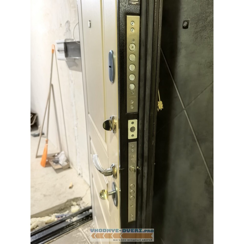 Входная дверь Лабиринт Мегаполис 03 - Белый софт